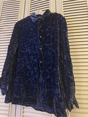 New York & Company Navy Blue Velvet Floral Button-Up Blouse